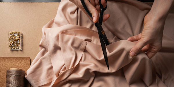 Coasut de mătase pentru începători: 10 trucuri pentru a-ți face mașina să iubească această țesătură