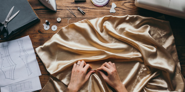 Cusături franțuzești pas cu pas – finisajul perfect din mătase fără overlock