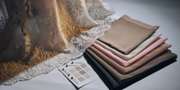Căptușeala perfectă pentru o rochie din dantelă: Cum să alegi culoarea și materialul